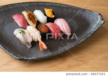 Hand-rolled sushi Hand-rolled sushi 88077261