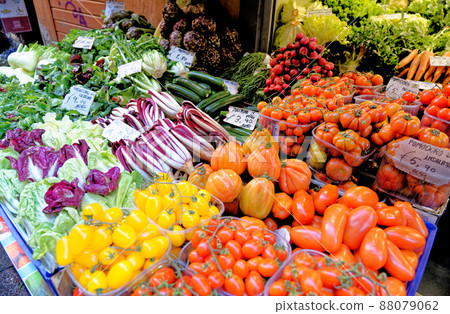 Fresh vegetables display in Mercato di Mezzo - Bologna - Italy 88079062