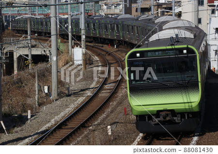[JY] Yamanote Line E235 Series Train (inner loop train) 88081430