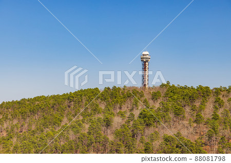 Sunny view of the Hot Springs Mountain Tower 88081798