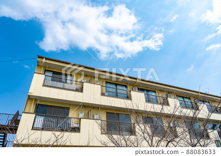 South facing low-rise apartment South facing low-rise apartment 88083633