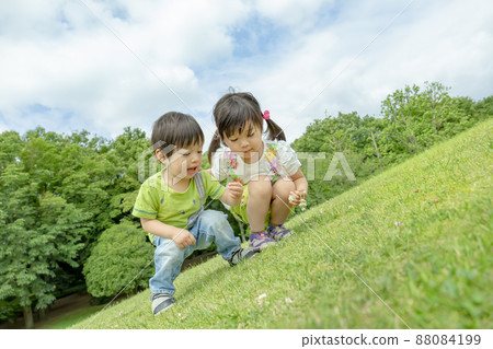 Sister and brother playing in the park 88084199