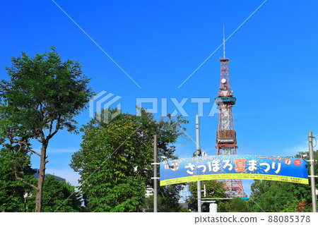 [北海道]天氣晴朗的札幌電視塔（札幌大通公園） 88085378