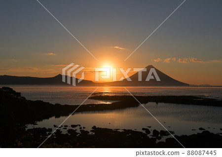 Sunrise and Kaimondake seen from Banshobana Nature Park 88087445