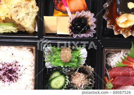 Matsukado bento close-up 88087526