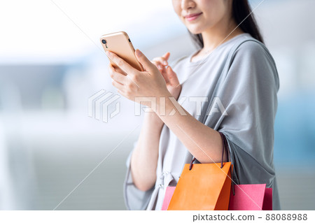 Woman shopping shopping Woman shopping shopping 88088988