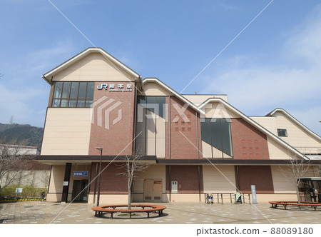 Shimamoto Station on the Tokaido Main Line 88089180