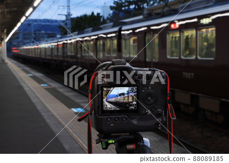 EOS R-3 Mirrorless SLR EOS R-3 Mirrorless SLR 88089185