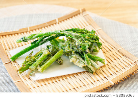 Broccolini tempura Broccolini tempura 88089363