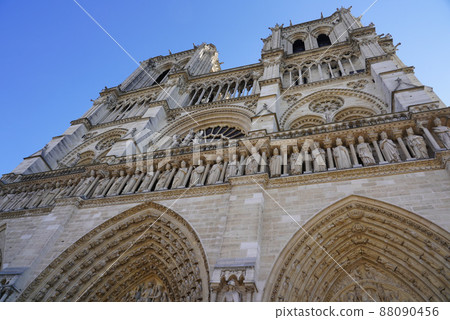 巴黎圣母院 88090456