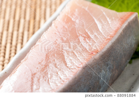 The crispy up of yellowtail. 88091884