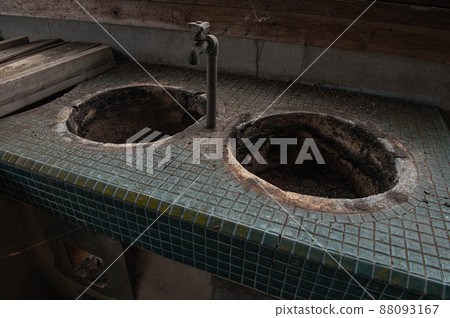 一所廢棄小學的學校午餐室遺跡 88093167