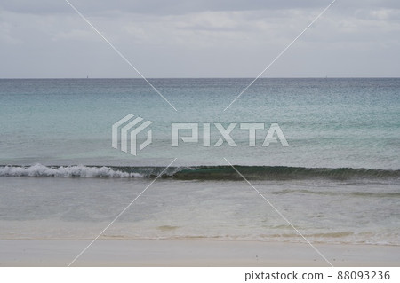 外口海灘的海浪邊緣 外口海灘的海浪邊緣 88093236