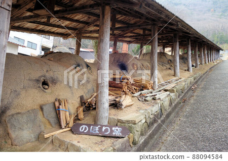 Take a walk through the village of Tamba Yaki, Tamba Sasayama City, mid-March 88094584