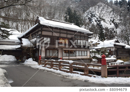 Higashiyama Onsen in winter Higashiyama Onsen in winter 88094679