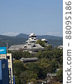 View of the brand new Kumamoto Castle with its white plaster from the rooftop of the department store 88095186