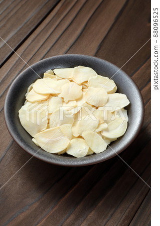 Dried garlic slices 88096525