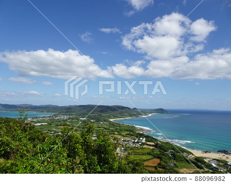 Amami Oshima: A hill overlooking two oceans Amami Oshima: A hill overlooking two oceans 88096982
