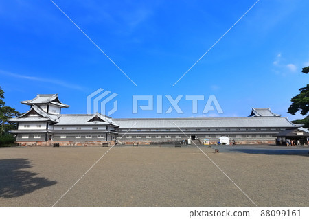 [Ishikawa Prefecture] Kanazawa Castle under sunny weather 88099161