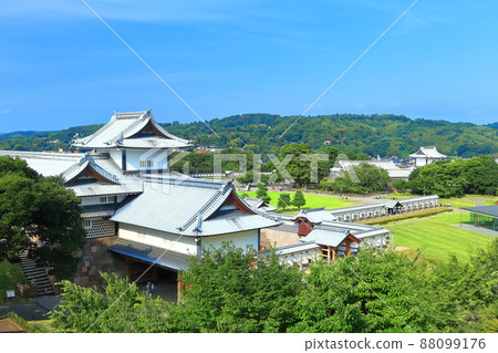 [Ishikawa Prefecture] Kanazawa Castle under the clear sky 88099176