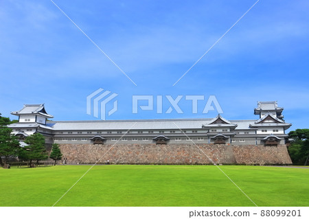 [Ishikawa Prefecture] Kanazawa Castle under the clear sky 88099201