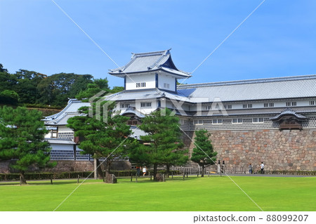 [Ishikawa Prefecture] Kanazawa Castle under the clear sky 88099207
