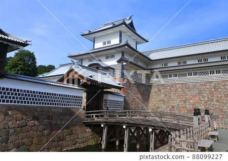 [Ishikawa Prefecture] Kanazawa Castle under the clear sky 88099227