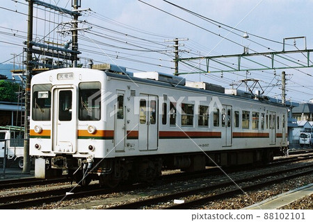 飯田線 119 系列停在存儲線 88102101