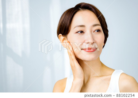 中年女性美圖（護膚） 88102254