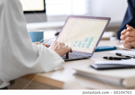 商務會議團隊在手邊 88104763