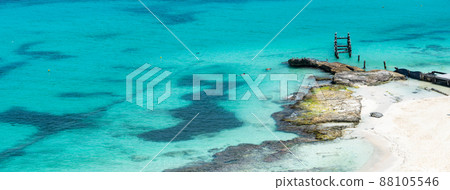Aerial view of sandy beach, remains of old pier and ocean with small waves in Cancun, Mexico. Playa Caracol of Riviera Maya in Quintana roo region on the Yucatan Peninsula 88105546
