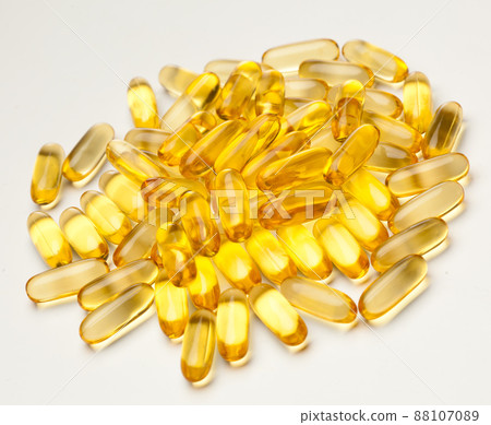 omega-3 fish fat oil capsules 88107089