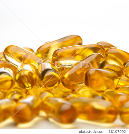 omega-3 fish fat oil capsules 88107092