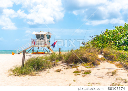 Lifeguard station on the beach in Fort Lauderdale, Florida USA 88107374