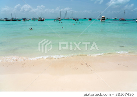 Beautiful Caribbean beach Playa Norte or North beach on the Isla Mujeres near Cancun, Mexico Beautiful Caribbean beach Playa Norte or North beach on the Isla Mujeres near Cancun, Mexico 88107450