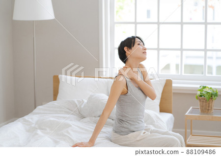 A woman with poor health 88109486