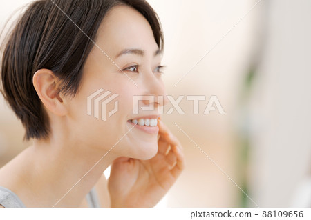 牙齒檢查中間女人 88109656