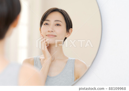 30多歲的皮膚護理女人 30多歲的皮膚護理女人 88109968