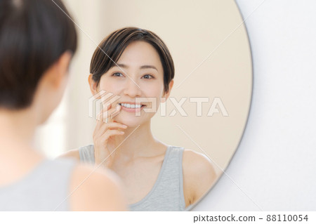 牙齒檢查中間女人 88110054