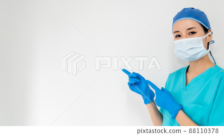 Surgeon preparing for surgery Surgeon preparing for surgery 88110378