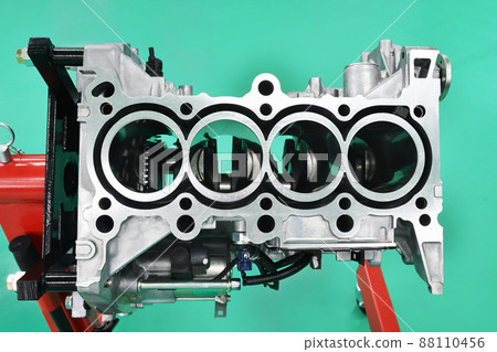 Cylinder block of 4-cylinder engine Cylinder block of 4-cylinder engine 88110456