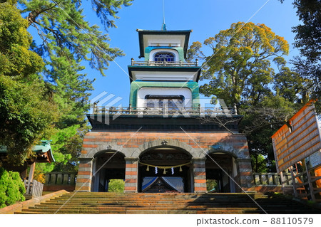 [Ishikawa Prefecture] Oyama Shrine Shrine under fine weather 88110579