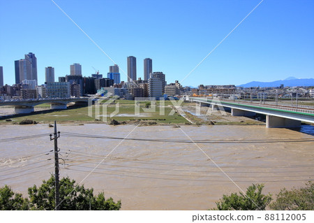 Tama River, Kawasaki City, Kanagawa Prefecture (October 13, 2019, after the typhoon passed) 88112005