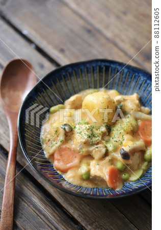 Tomato cream stew with plenty of vegetables and chicken Tomato cream stew with plenty of vegetables and chicken 88112605