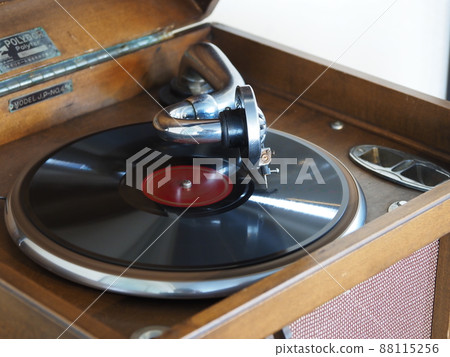 Kiryu Meijikan (Important Cultural Property) Gramophone 88115256