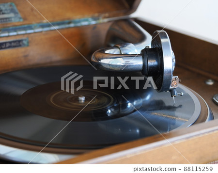 Kiryu Meijikan (Important Cultural Property) Gramophone 88115259