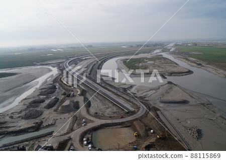 法國 Mont Saint Michel 正在建設中的道路和橋樑 法國 Mont Saint Michel 正在建設中的道路和橋樑 88115869