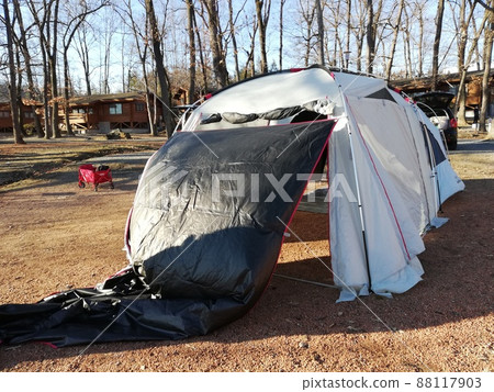 Set up a winter camp room tent Set up a winter camp room tent 88117903