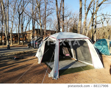 Set up a winter camp room tent Set up a winter camp room tent 88117906