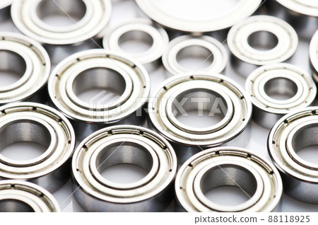 Round shiny metal bearings 88118925